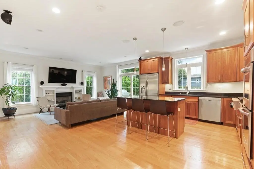 11 Kenilworth Rd, Arlington, MA 02476 — sold by Jenna Levin