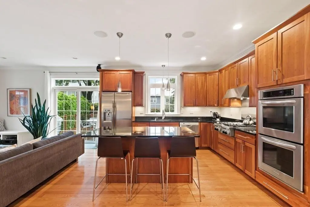 11 Kenilworth Rd, Arlington, MA 02476 — sold by Jenna Levin