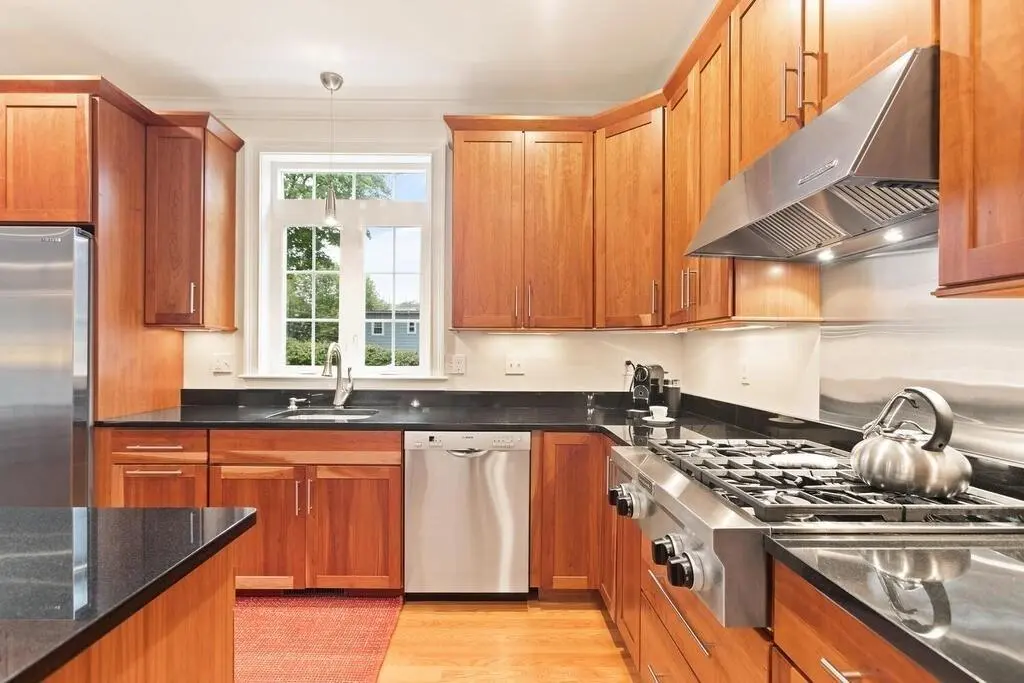11 Kenilworth Rd, Arlington, MA 02476 — sold by Jenna Levin