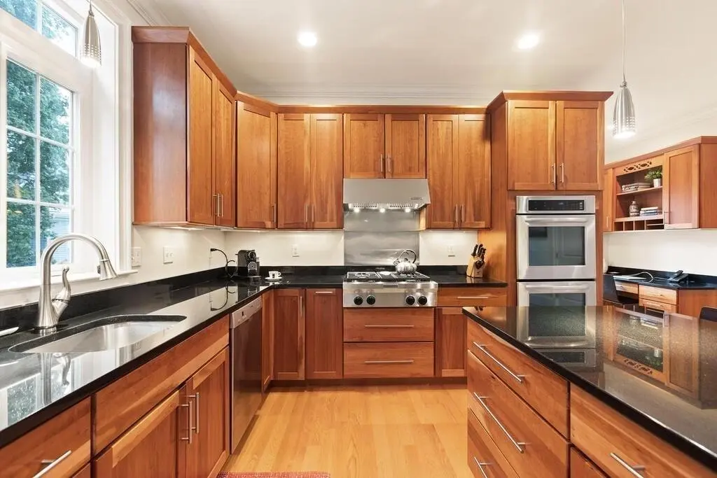 11 Kenilworth Rd, Arlington, MA 02476 — sold by Jenna Levin