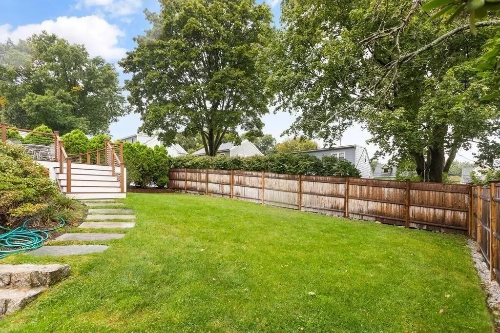 11 Kenilworth Rd, Arlington, MA 02476 — sold by Jenna Levin