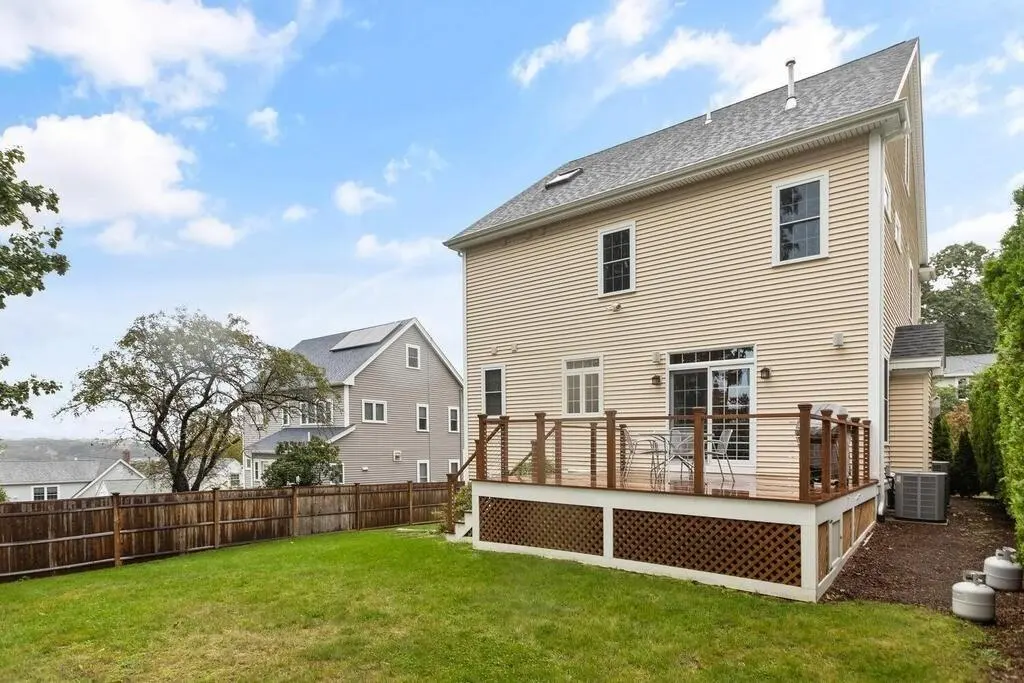 11 Kenilworth Rd, Arlington, MA 02476 — sold by Jenna Levin