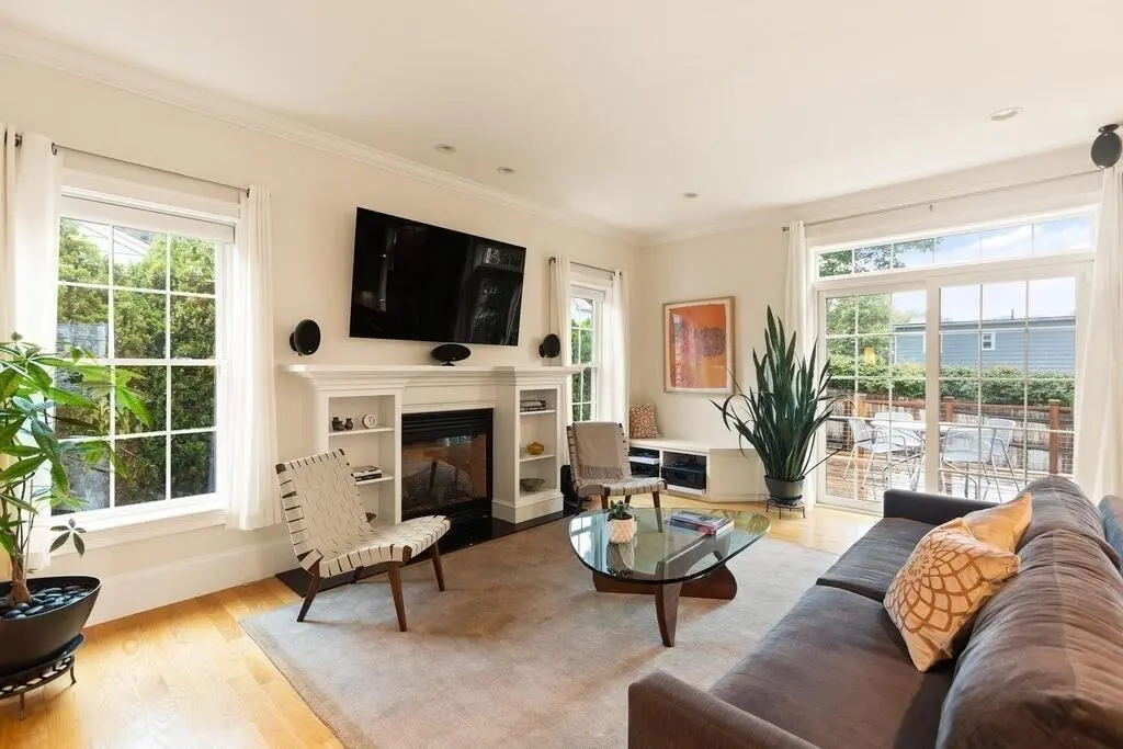 11 Kenilworth Rd, Arlington, MA 02476 — sold by Jenna Levin