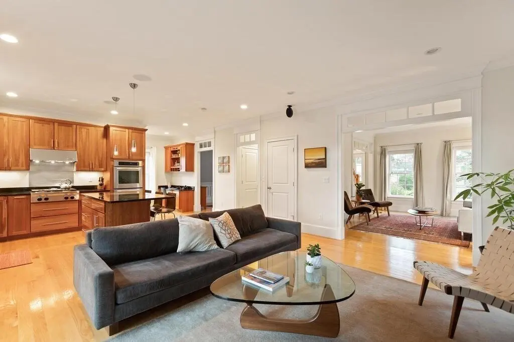 11 Kenilworth Rd, Arlington, MA 02476 — sold by Jenna Levin