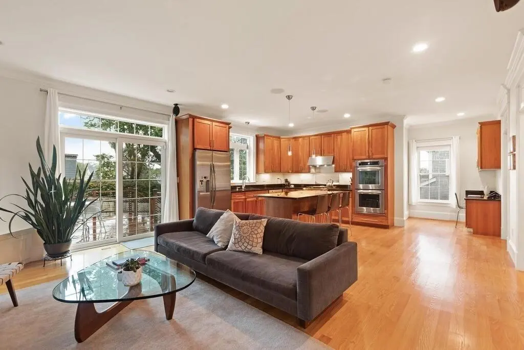 11 Kenilworth Rd, Arlington, MA 02476 — sold by Jenna Levin