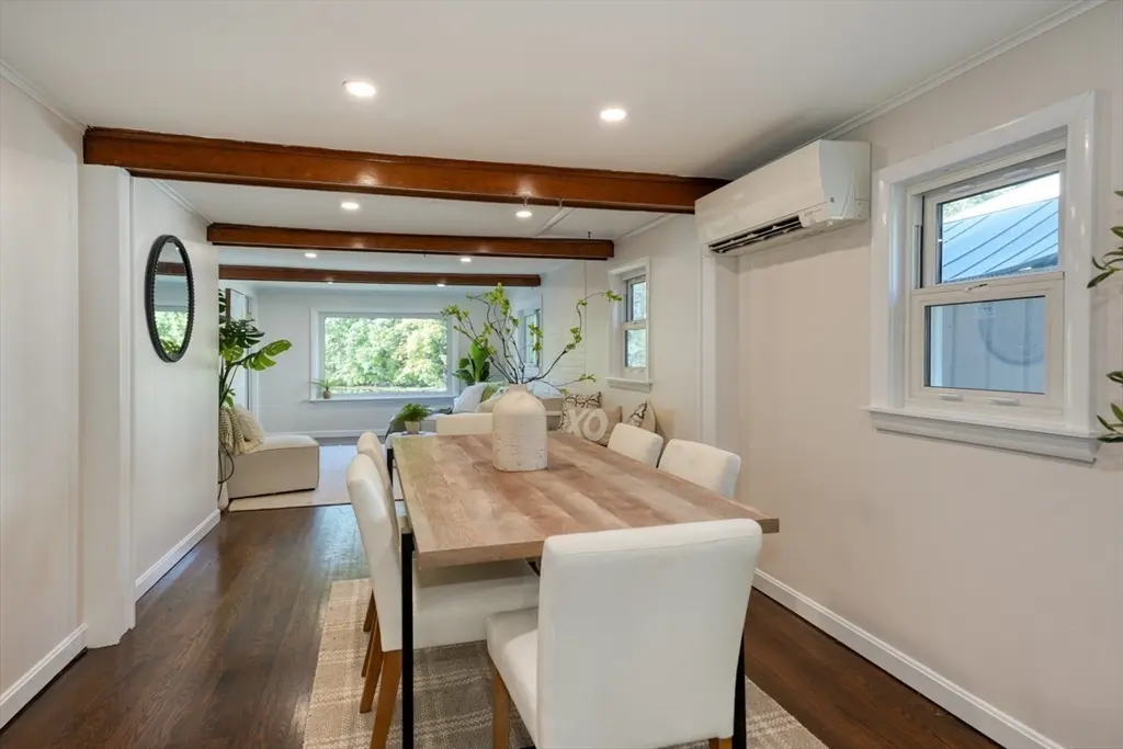 9 Stonecleve Rd, Wellesley, MA 02482 — sold by Jenna Levin