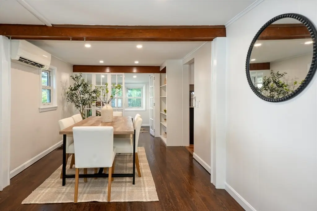 9 Stonecleve Rd, Wellesley, MA 02482 — sold by Jenna Levin