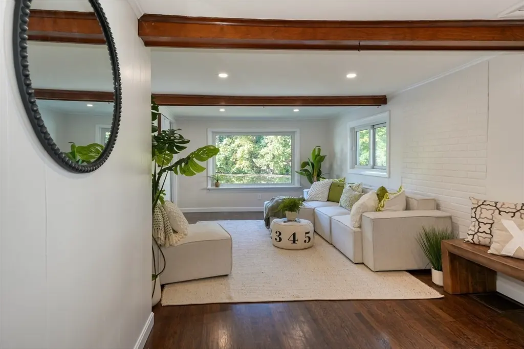 9 Stonecleve Rd, Wellesley, MA 02482 — sold by Jenna Levin