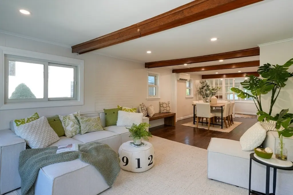 9 Stonecleve Rd, Wellesley, MA 02482 — sold by Jenna Levin