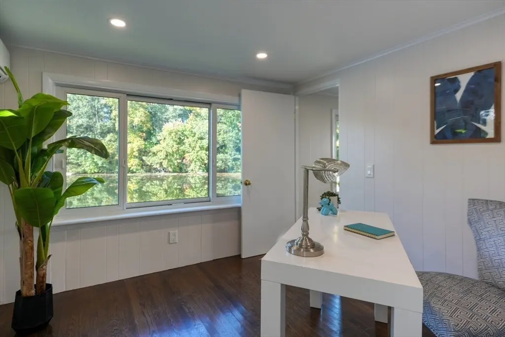 9 Stonecleve Rd, Wellesley, MA 02482 — sold by Jenna Levin