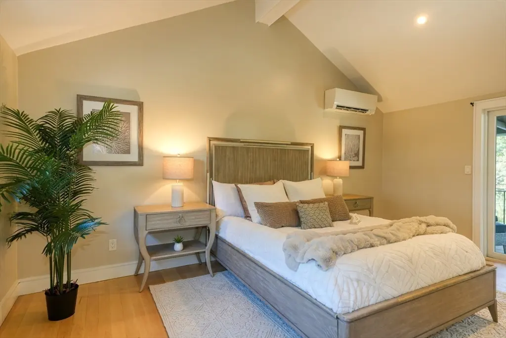 9 Stonecleve Rd, Wellesley, MA 02482 — sold by Jenna Levin
