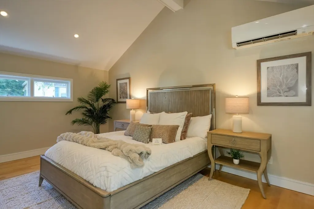 9 Stonecleve Rd, Wellesley, MA 02482 — sold by Jenna Levin