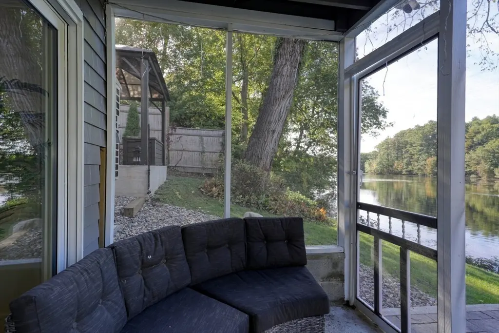 9 Stonecleve Rd, Wellesley, MA 02482 — sold by Jenna Levin