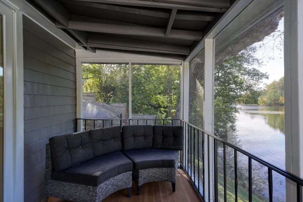 9 Stonecleve Rd, Wellesley, MA 02482 — sold by Jenna Levin