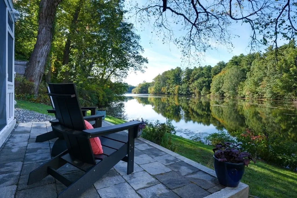 9 Stonecleve Rd, Wellesley, MA 02482 — sold by Jenna Levin