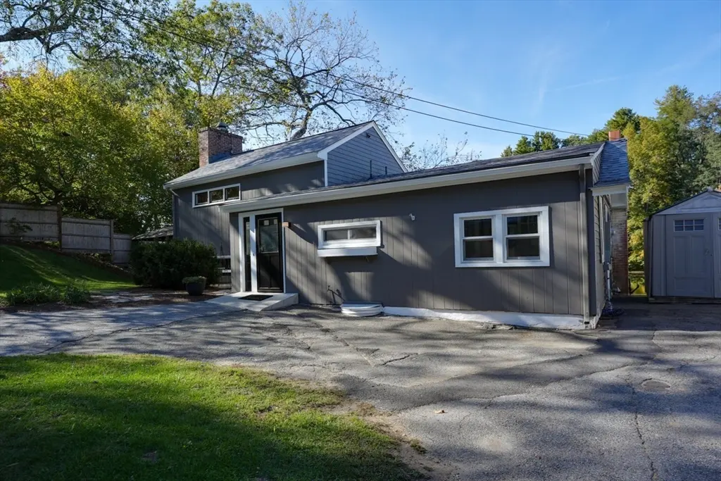 9 Stonecleve Rd, Wellesley, MA 02482 — sold by Jenna Levin