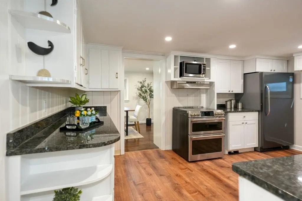 9 Stonecleve Rd, Wellesley, MA 02482 — sold by Jenna Levin