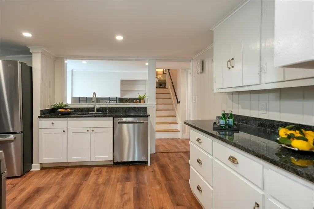 9 Stonecleve Rd, Wellesley, MA 02482 — sold by Jenna Levin