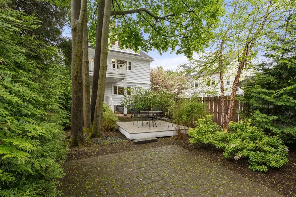 41 Irving St # 41, Newton, MA 02459 — sold by Jenna Levin