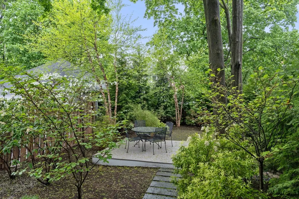 41 Irving St # 41, Newton, MA 02459 — sold by Jenna Levin