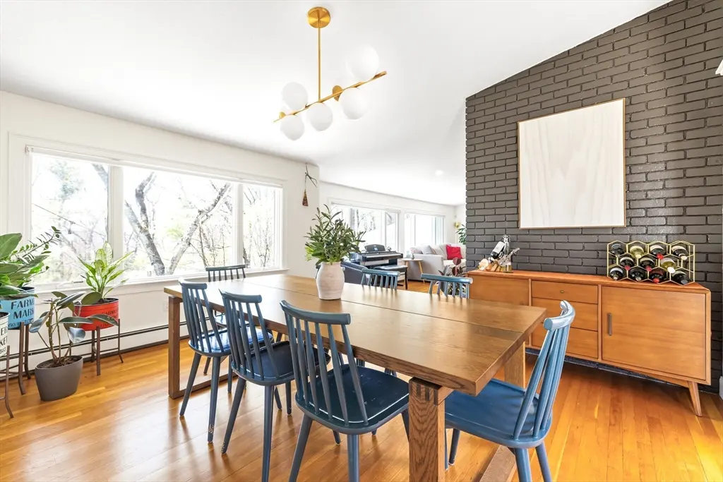7 Clover Lane, Natick, MA 01760 — sold by Jenna Levin