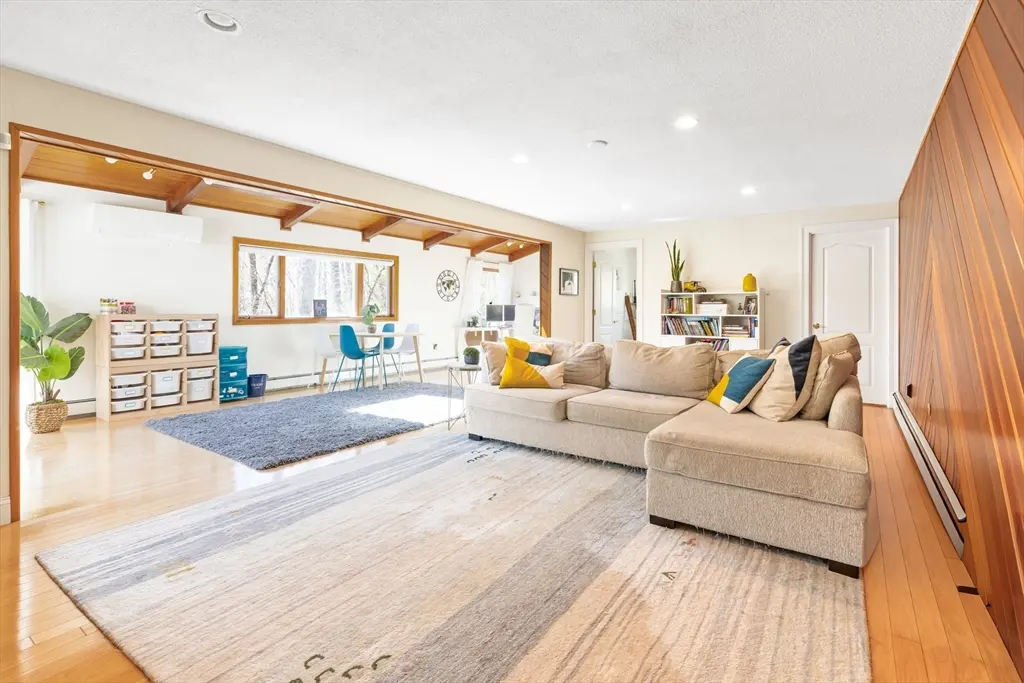 7 Clover Lane, Natick, MA 01760 — sold by Jenna Levin