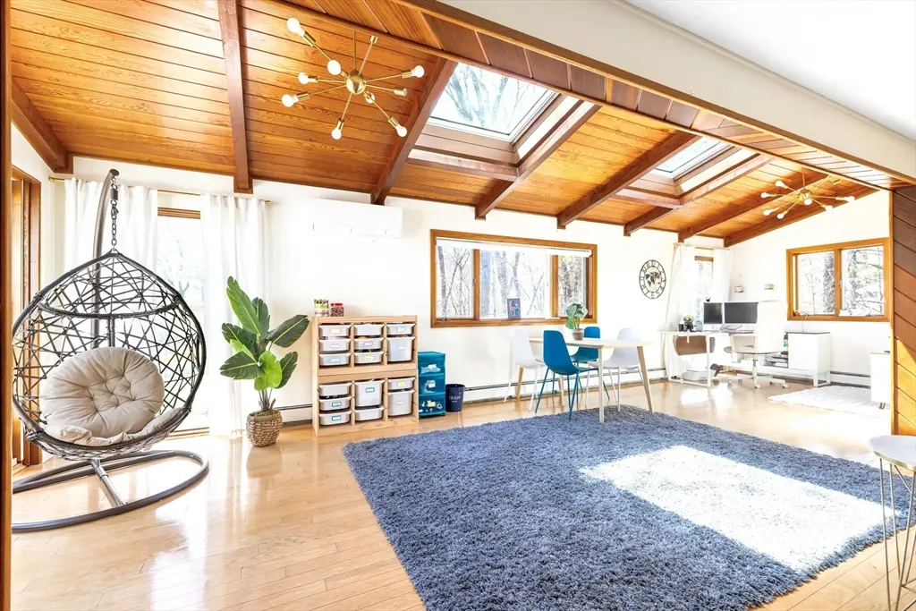 7 Clover Lane, Natick, MA 01760 — sold by Jenna Levin