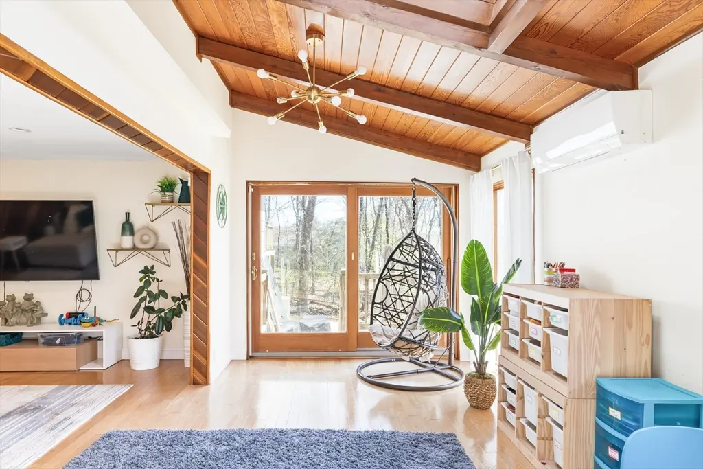 7 Clover Lane, Natick, MA 01760 — sold by Jenna Levin