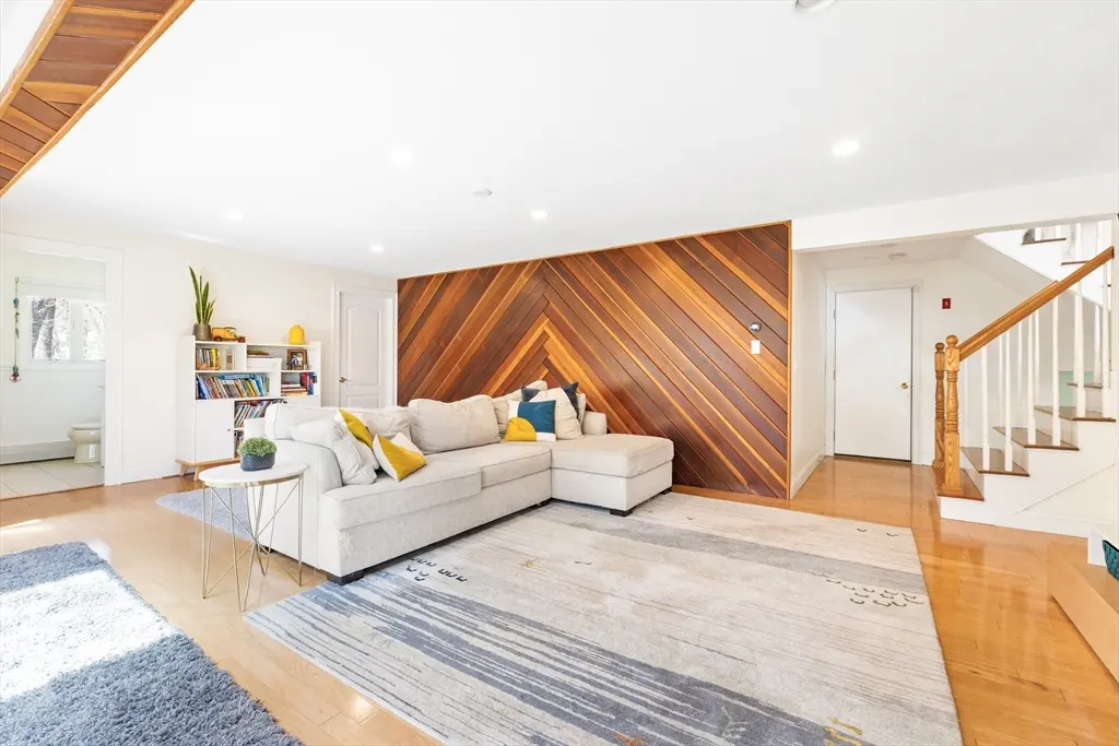 7 Clover Lane, Natick, MA 01760 — sold by Jenna Levin
