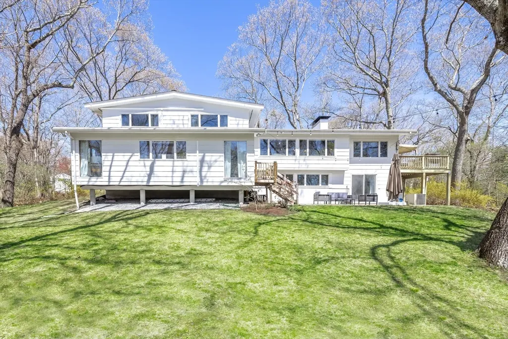 7 Clover Lane, Natick, MA 01760 — sold by Jenna Levin