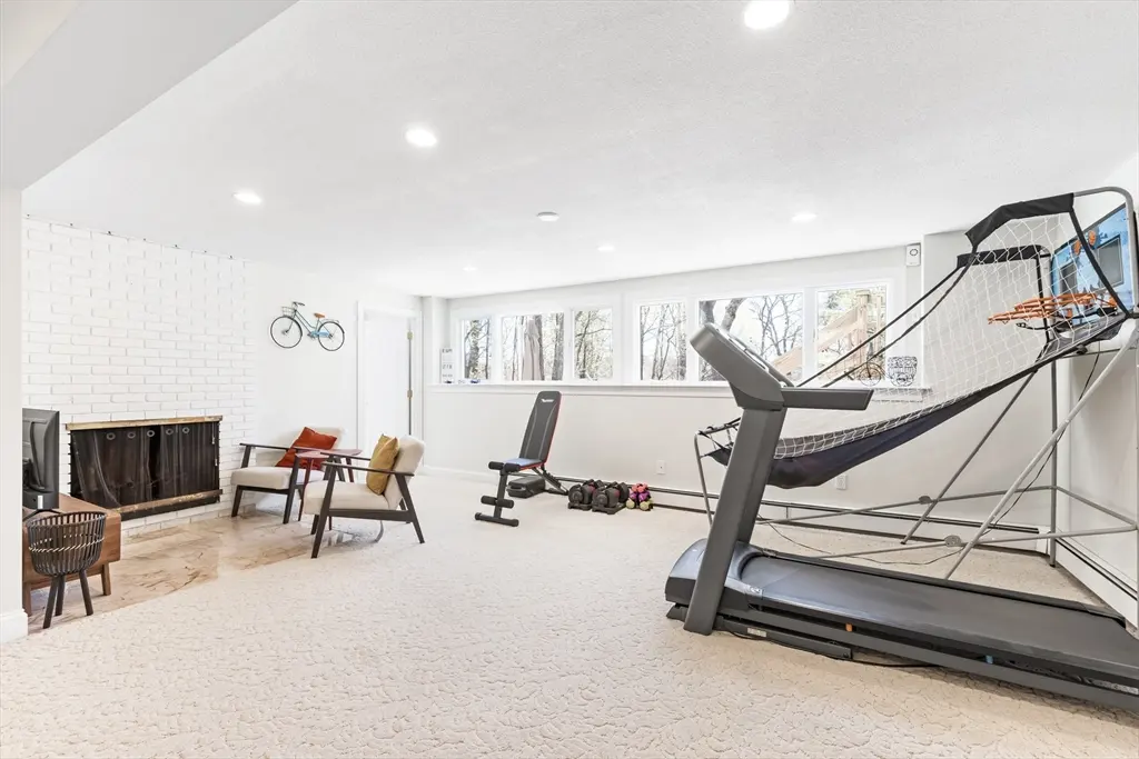 7 Clover Lane, Natick, MA 01760 — sold by Jenna Levin