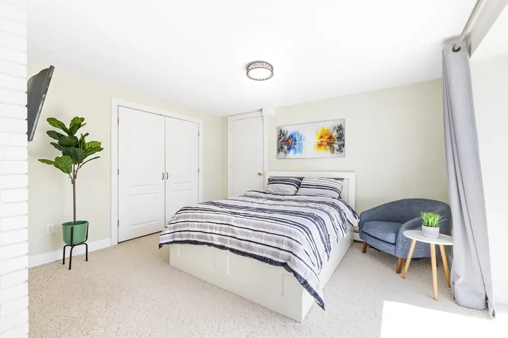 7 Clover Lane, Natick, MA 01760 — sold by Jenna Levin