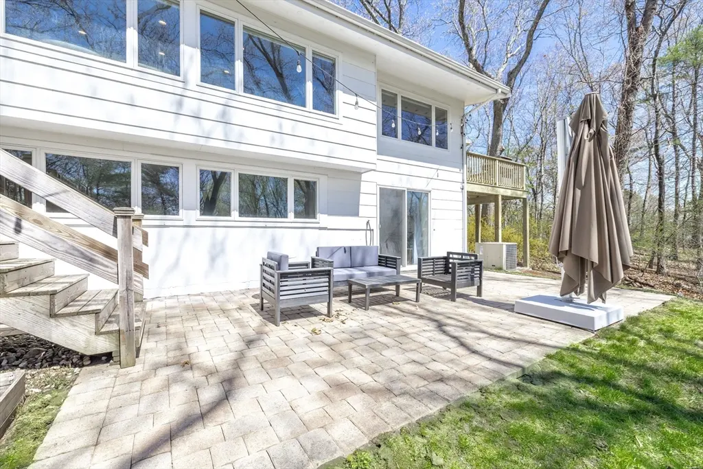 7 Clover Lane, Natick, MA 01760 — sold by Jenna Levin
