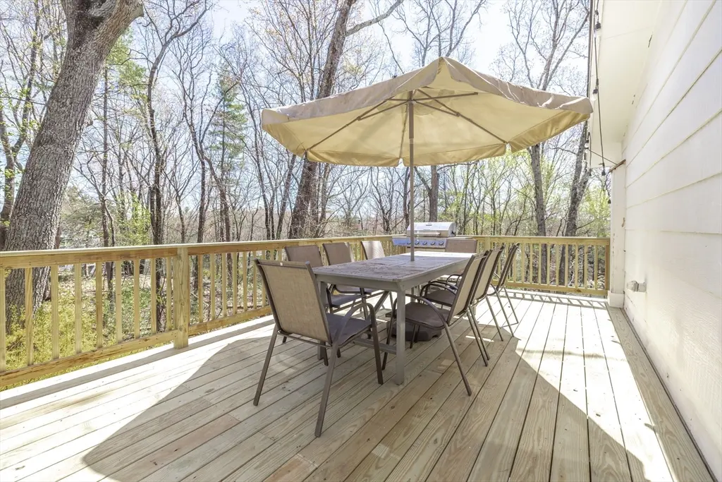7 Clover Lane, Natick, MA 01760 — sold by Jenna Levin