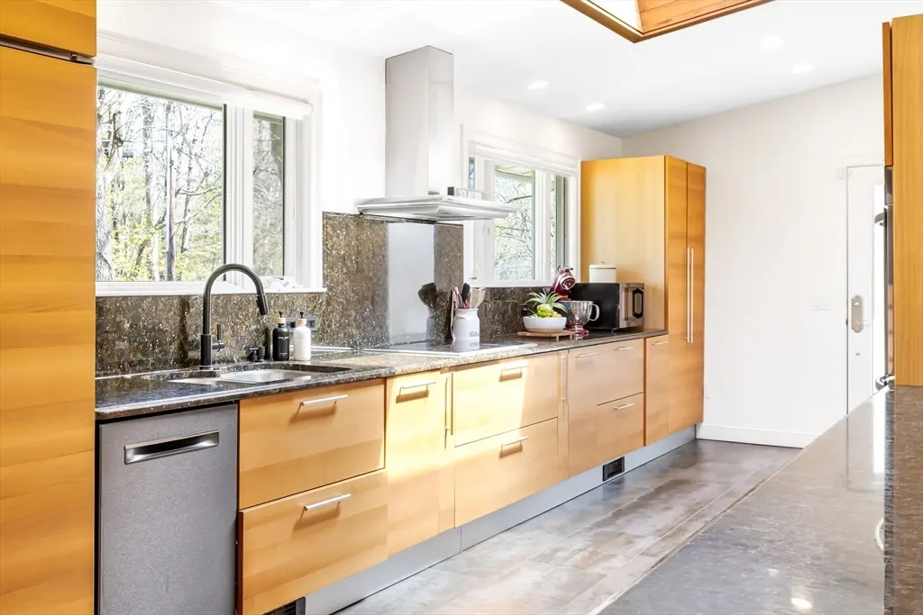7 Clover Lane, Natick, MA 01760 — sold by Jenna Levin