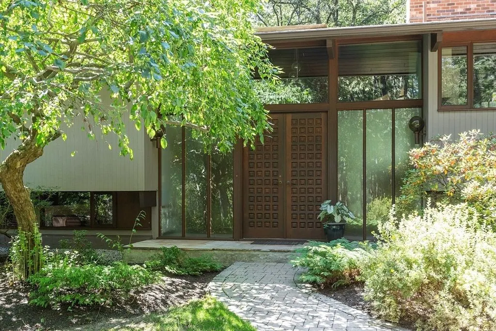 1030 Sudbury, Concord, MA 01742 — sold by Jenna Levin