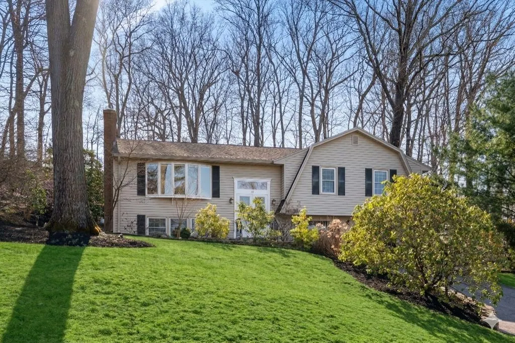 19 Duggan Dr, Framingham, MA 01702 — sold by Jenna Levin