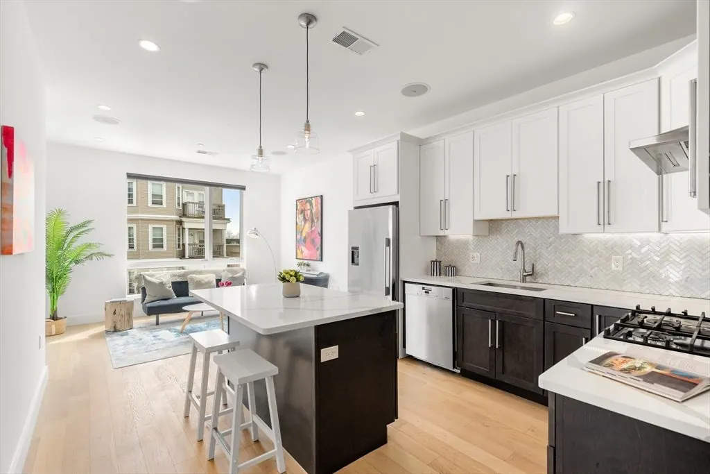 946 Saratoga St # 204, Boston, MA 02128 — sold by Jenna Levin